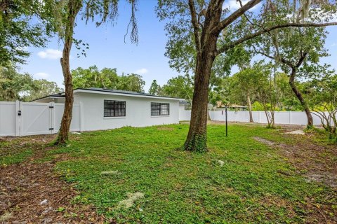 House in Eustis, Florida 3 bedrooms, 147.9 sq.m. № 1918277 - photo 22