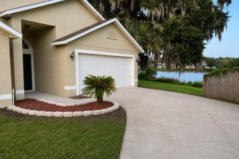 House in Lake Mary, Florida 3 bedrooms, 169.18 sq.m. № 2231199