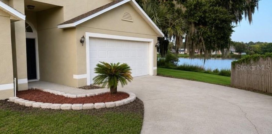 House in Lake Mary, Florida 3 bedrooms, 169.18 sq.m. № 2231199