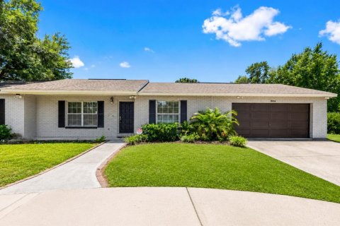 House in Tampa, Florida 4 bedrooms, 180.97 sq.m. № 2222789