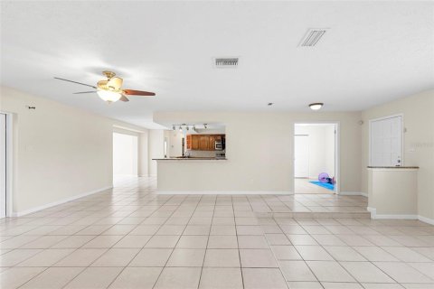 Casa en venta en Tampa, Florida, 4 dormitorios, 180.97 m2 № 2222789 - foto 20