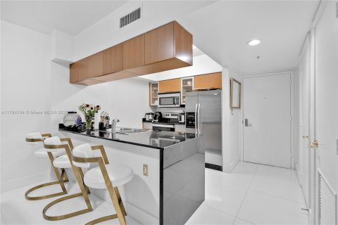 Condominio en venta en Miami, Florida, 1 dormitorio, 76.64 m2 № 1936795 - foto 4