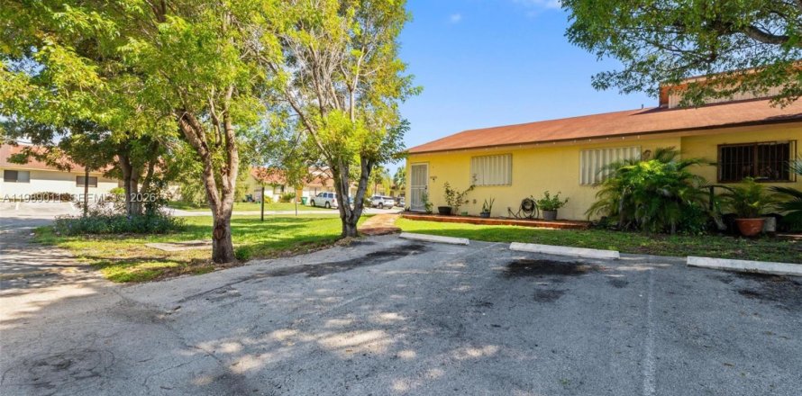 Таунхаус в Хомстед, Флорида 3 спальни, 111.48м2 № 2051121