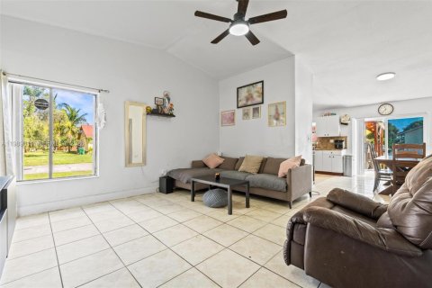 Купить таунхаус в Хомстед, Флорида 3 спальни, 111.48м2, № 2051121 - фото 6