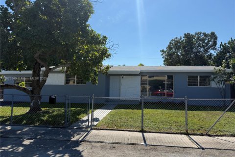Casa en venta en Hialeah, Florida, 3 dormitorios, 185.43 m2 № 1796284 - foto 2