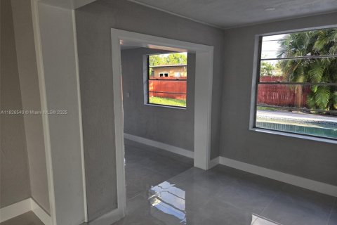 Casa en venta en Hialeah, Florida, 3 dormitorios, 185.43 m2 № 1796284 - foto 7