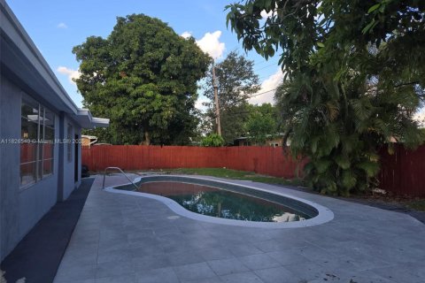 Casa en venta en Hialeah, Florida, 3 dormitorios, 185.43 m2 № 1796284 - foto 18