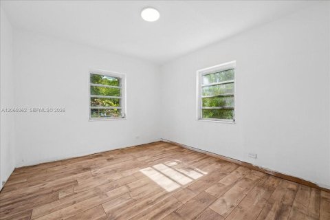 House in Miami, Florida 3 bedrooms, 121.24 sq.m. № 2261315 - photo 6