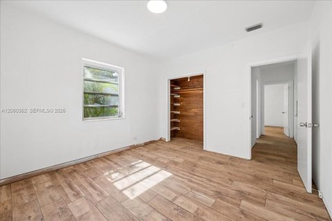 House in Miami, Florida 3 bedrooms, 121.24 sq.m. № 2261315 - photo 8