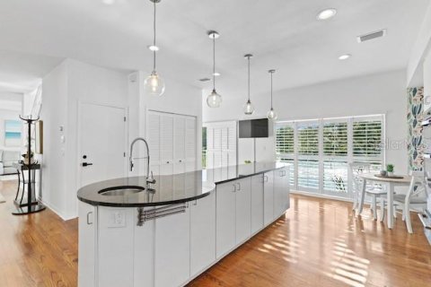 Casa en venta en Tampa, Florida, 3 dormitorios, 253.62 m2 № 1912007 - foto 15