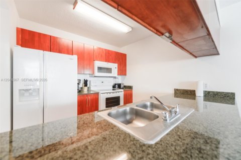 Condo in Miami, Florida, 1 bedroom  № 2178483 - photo 14