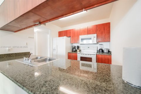 Condo in Miami, Florida, 1 bedroom  № 2178483 - photo 13