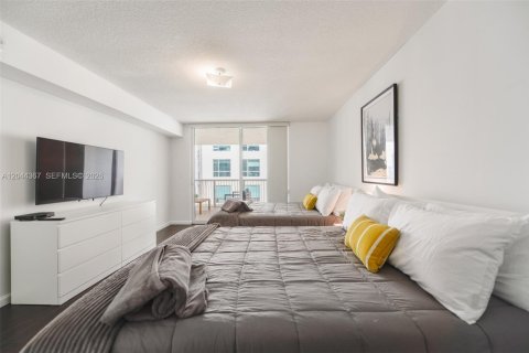 Condo in Miami, Florida, 1 bedroom  № 2178483 - photo 16