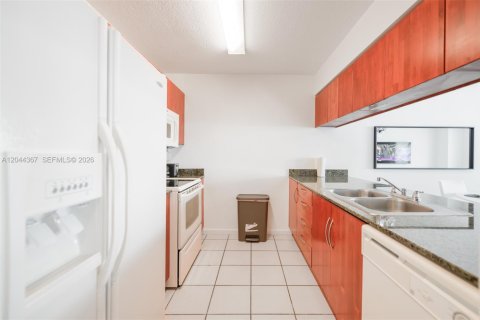 Condo in Miami, Florida, 1 bedroom  № 2178483 - photo 15