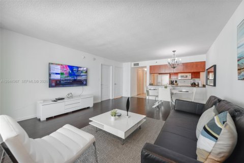 Condo in Miami, Florida, 1 bedroom  № 2178483 - photo 8