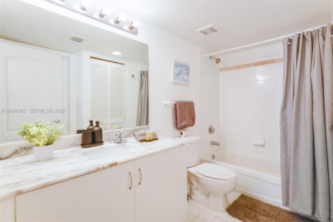 Condo in Miami, Florida, 1 bedroom  № 2178483 - photo 18