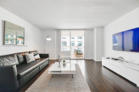Condo in Miami, Florida, 1 bedroom  № 2178483 - photo 4