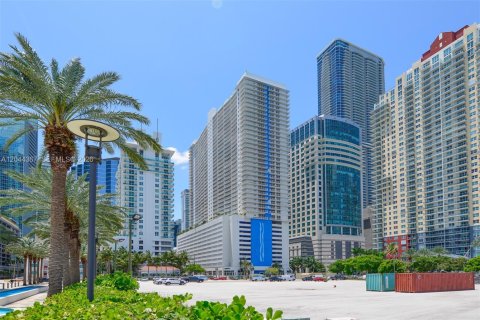 Condo in Miami, Florida, 1 bedroom  № 2178483 - photo 22