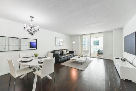 Condo in Miami, Florida, 1 bedroom  № 2178483 - photo 3