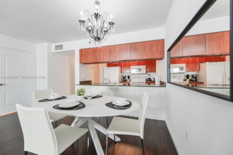 Condo in Miami, Florida, 1 bedroom  № 2178483 - photo 11