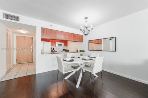 Condo in Miami, Florida, 1 bedroom  № 2178483 - photo 10