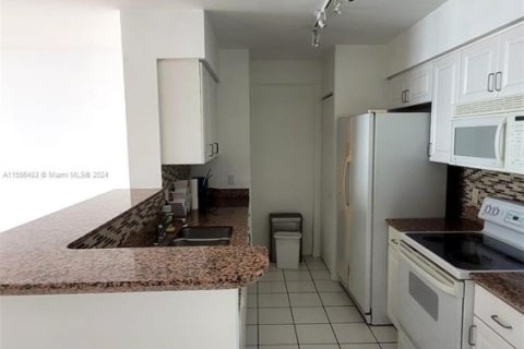 Купить кондоминиум в Майами, Флорида 1 спальня, 70.61м2, № 1958843 - фото 1