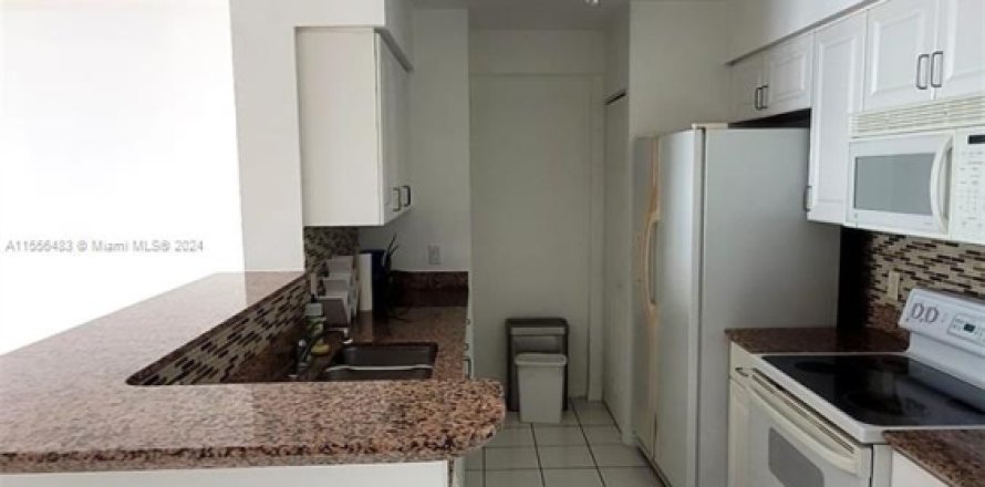 Кондоминиум с 1 спальней в Майами, Флорида № 1958843