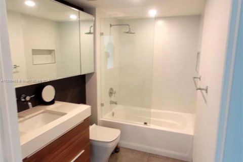 Купить кондоминиум в Майами, Флорида 1 спальня, 70.61м2, № 1958843 - фото 2