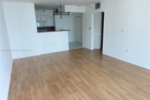 Купить кондоминиум в Майами, Флорида 1 спальня, 70.61м2, № 1958843 - фото 4