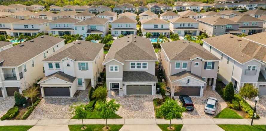 Casa en Kissimmee, Florida 6 dormitorios, 308.16 m2 № 1526548