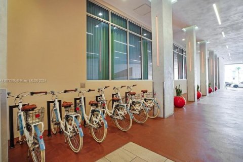 Condominio en venta en Hollywood, Florida, 2 dormitorios, 88.63 m2 № 2077207 - foto 17