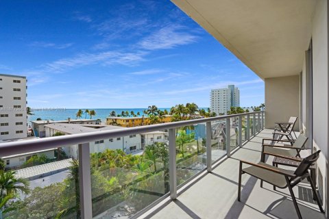 Condominio en venta en Hollywood, Florida, 2 dormitorios, 88.63 m2 № 2077207 - foto 3