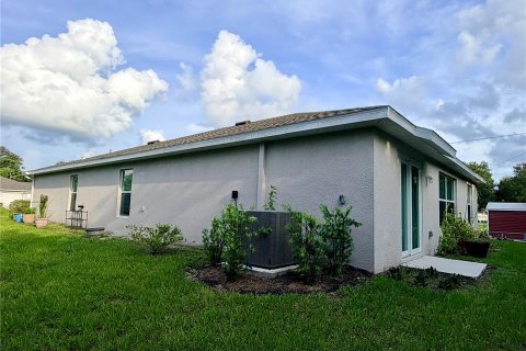 Villa ou maison à vendre à Port Charlotte, Floride: 4 chambres, 180.32 m2 № 2275777 - photo 2