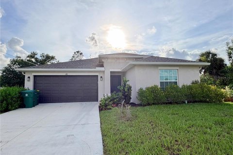 House in Port Charlotte, Florida 4 bedrooms, 180.32 sq.m. № 2275777