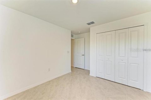 Villa ou maison à vendre à Port Charlotte, Floride: 4 chambres, 180.32 m2 № 2275777 - photo 12