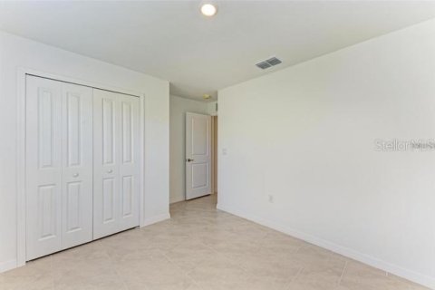 Villa ou maison à vendre à Port Charlotte, Floride: 4 chambres, 180.32 m2 № 2275777 - photo 9