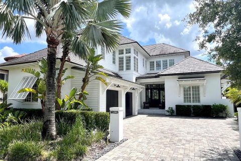 House in Orlando, Florida 5 bedrooms, 427.54 sq.m. № 1886320 - photo 1