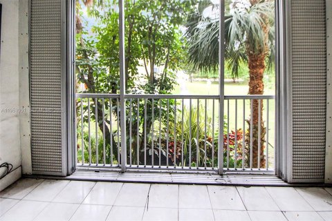 Condominio en venta en Miami, Florida, 1 dormitorio, 76.46 m2 № 2017924 - foto 13