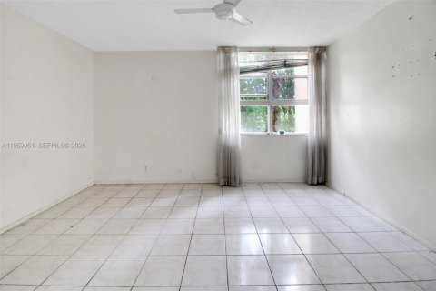Condominio en venta en Miami, Florida, 1 dormitorio, 76.46 m2 № 2017924 - foto 10