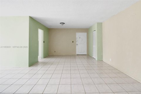 Condominio en venta en Miami, Florida, 1 dormitorio, 76.46 m2 № 2017924 - foto 5