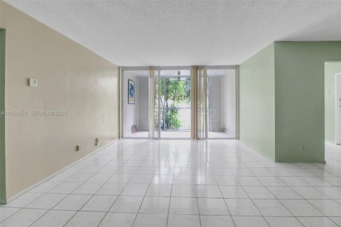 Condominio en venta en Miami, Florida, 1 dormitorio, 76.46 m2 № 2017924 - foto 4