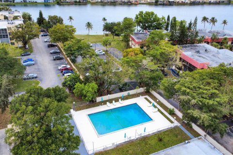 Condominio en venta en Miami, Florida, 1 dormitorio, 76.46 m2 № 2017924 - foto 21