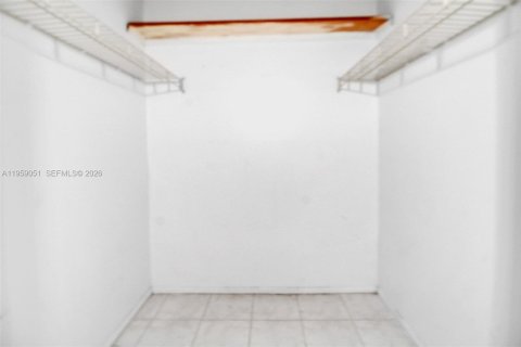 Condominio en venta en Miami, Florida, 1 dormitorio, 76.46 m2 № 2017924 - foto 9