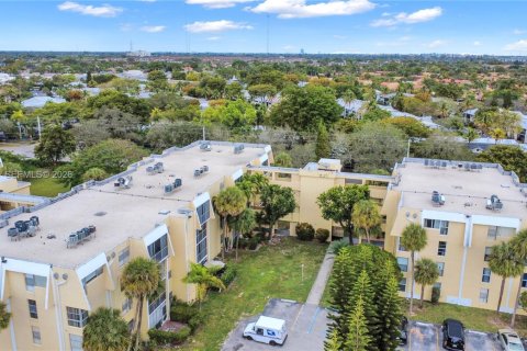 Condominio en venta en Miami, Florida, 1 dormitorio, 76.46 m2 № 2017924 - foto 17