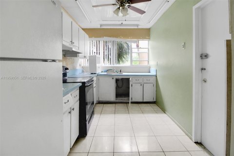 Condominio en venta en Miami, Florida, 1 dormitorio, 76.46 m2 № 2017924 - foto 12