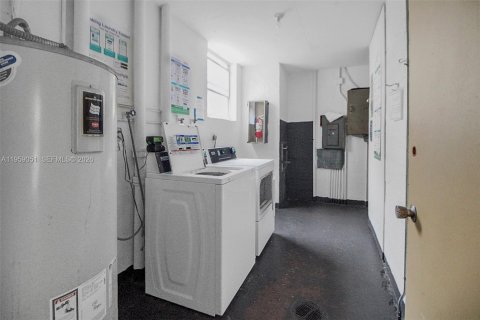 Condominio en venta en Miami, Florida, 1 dormitorio, 76.46 m2 № 2017924 - foto 16