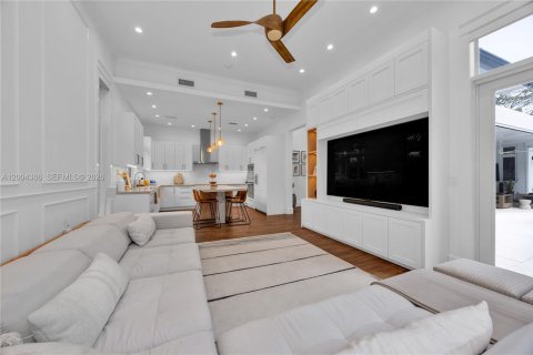 Villa ou maison à vendre à Coral Gables, Floride: 4 chambres, 260.22 m2 № 2068825 - photo 10