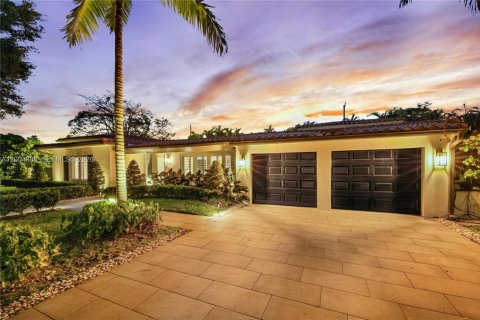 Villa ou maison à vendre à Coral Gables, Floride: 4 chambres, 260.22 m2 № 2068825 - photo 13