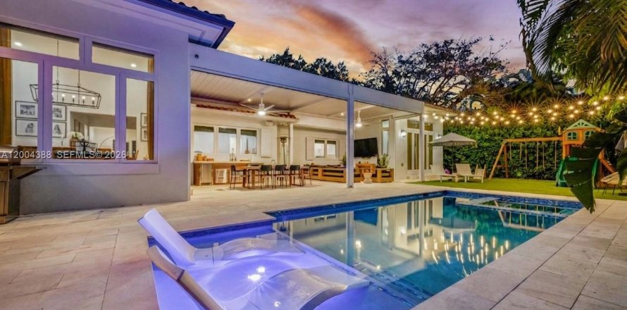 Villa ou maison à Coral Gables, Floride 4 chambres, 260.22 m2 № 2068825