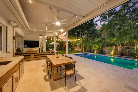 Villa ou maison à vendre à Coral Gables, Floride: 4 chambres, 260.22 m2 № 2068825 - photo 3